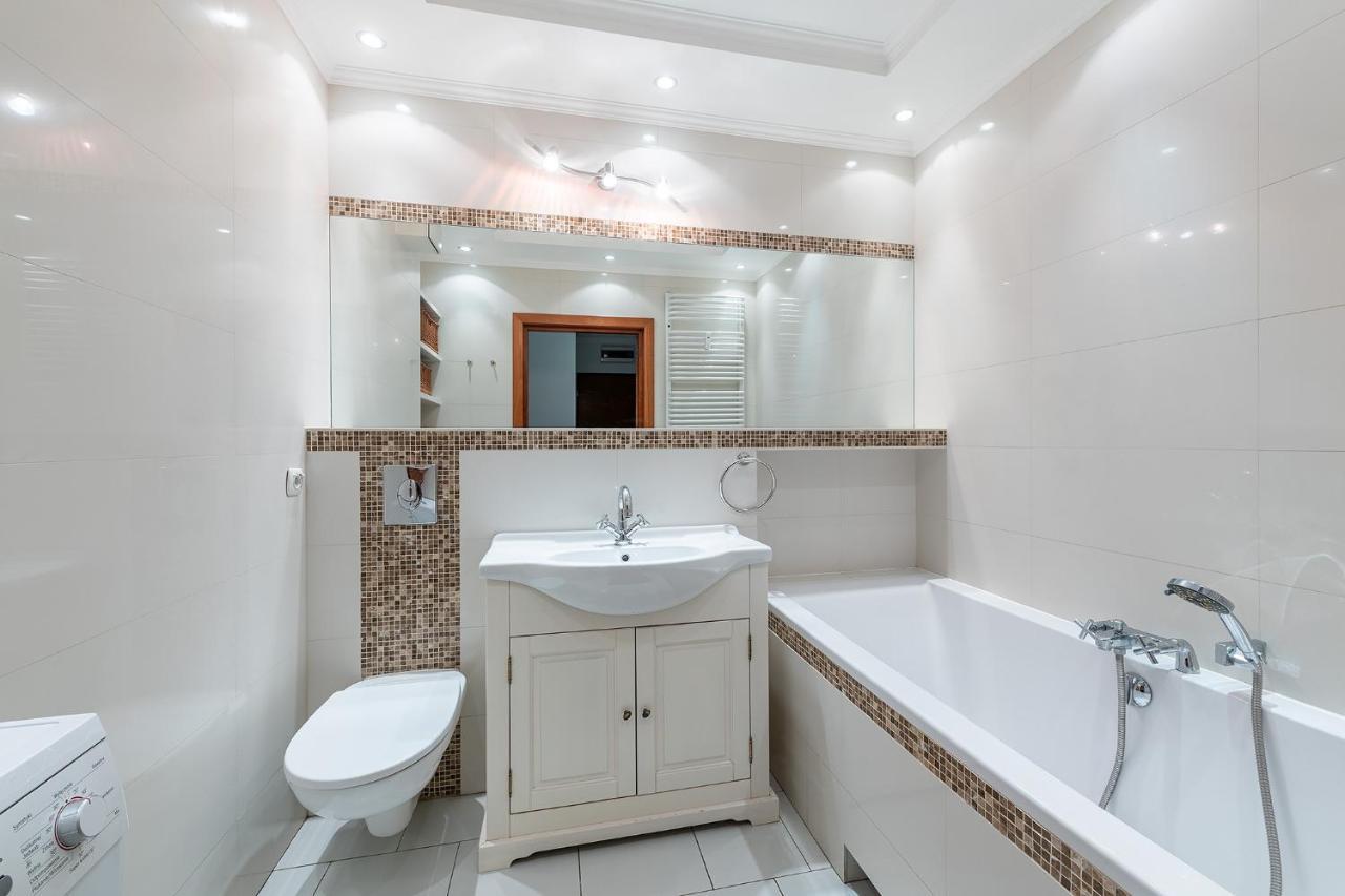Bukowinska 12 Prywatne Mieszkanie 80M2 Z Dwiema Sypialniami I Balkonem 2X Bezplatne Miejsca Parkingowe Samodzielne Zameldowanie! Private Garage! Self Check-In System! 华沙 外观 照片