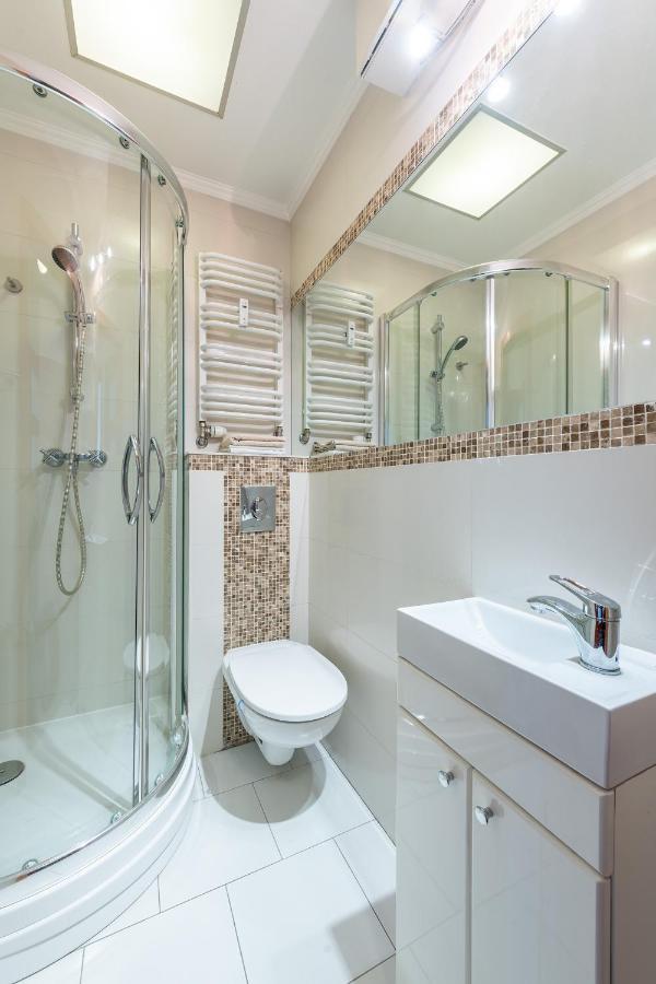 Bukowinska 12 Prywatne Mieszkanie 80M2 Z Dwiema Sypialniami I Balkonem 2X Bezplatne Miejsca Parkingowe Samodzielne Zameldowanie! Private Garage! Self Check-In System! 华沙 外观 照片